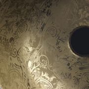 Lavabo Sicilia Natural en acabado Toile de Jouy Gold de la colección Gold & Silver de Bathco