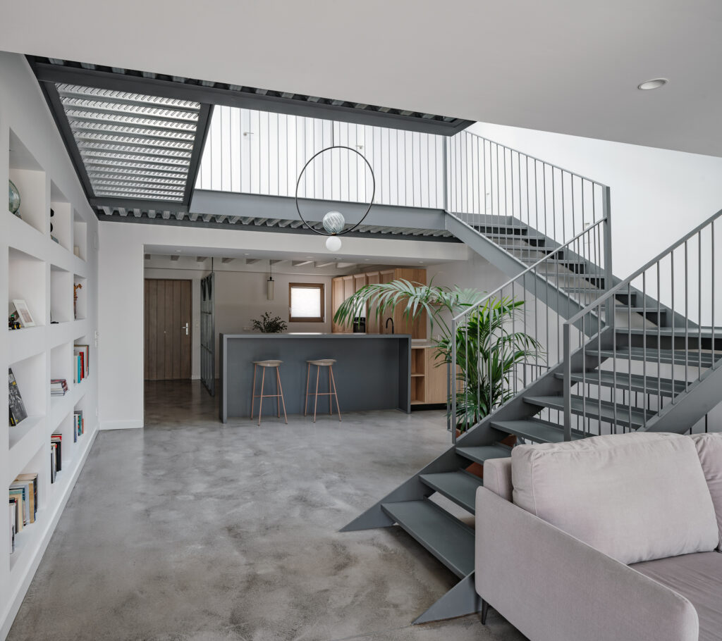 Un hogar que fluye entre la sostenibilidad y diseño