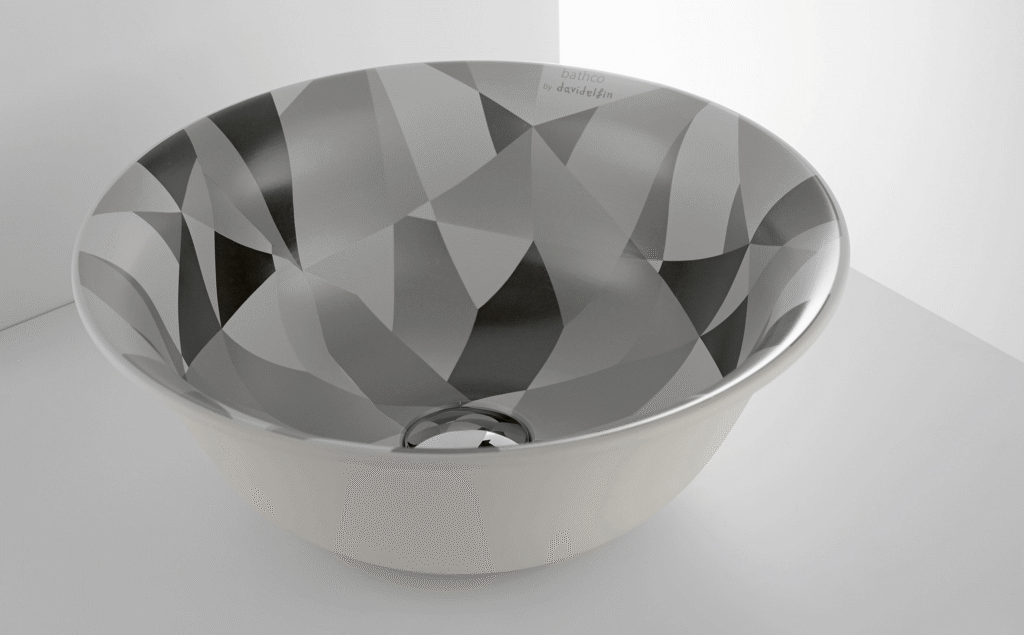 Diamantes en el baño by David Delfín