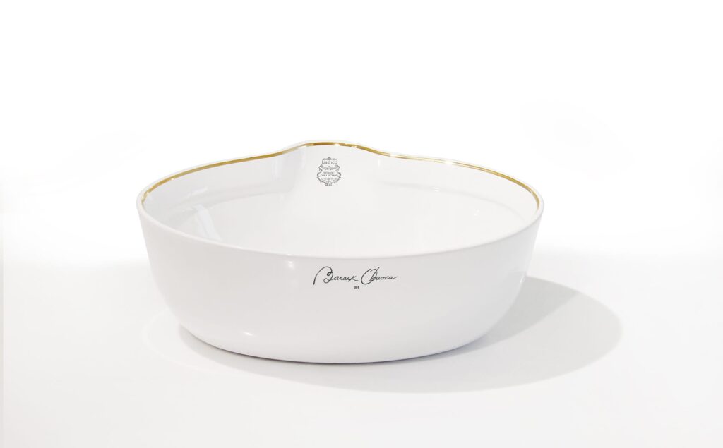 Barack Obama recibe el primer lavabo de la colección Titanic de Bathco