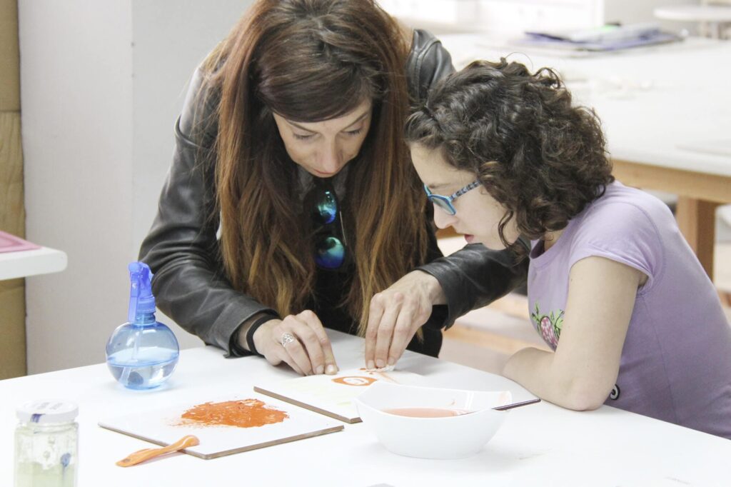 Los alumnos de los centros Juan XXIII y Fernando Arce visitan el Atelier de Bathco