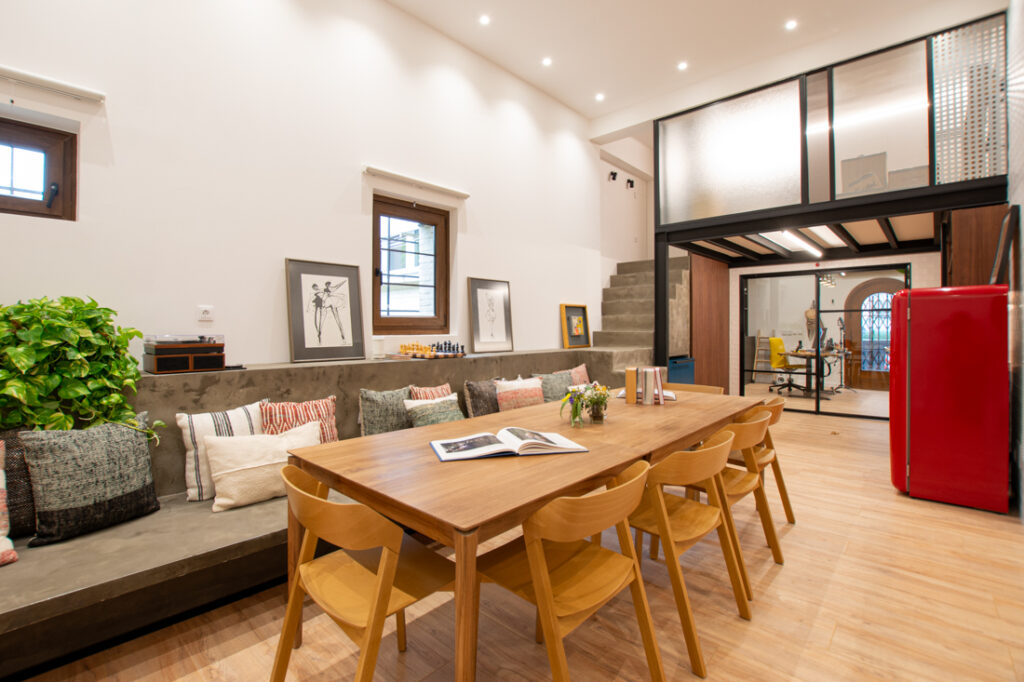 Una oficina que fusiona historia y diseño