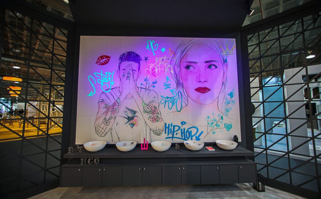 Lavabos y murales lumínicos de Bathco sorprenden en Cevisama 2019