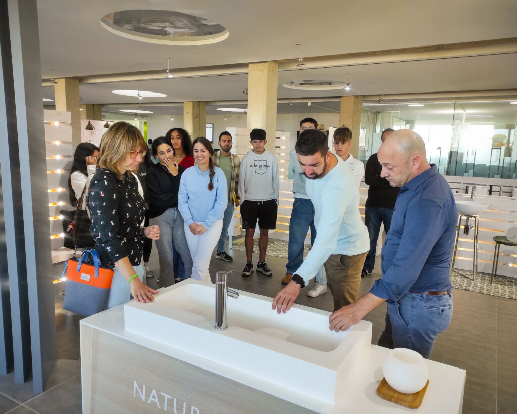 Bathco recibe la visita de los alumnos del IES La Granja dentro del programa Start Innova 2024-25