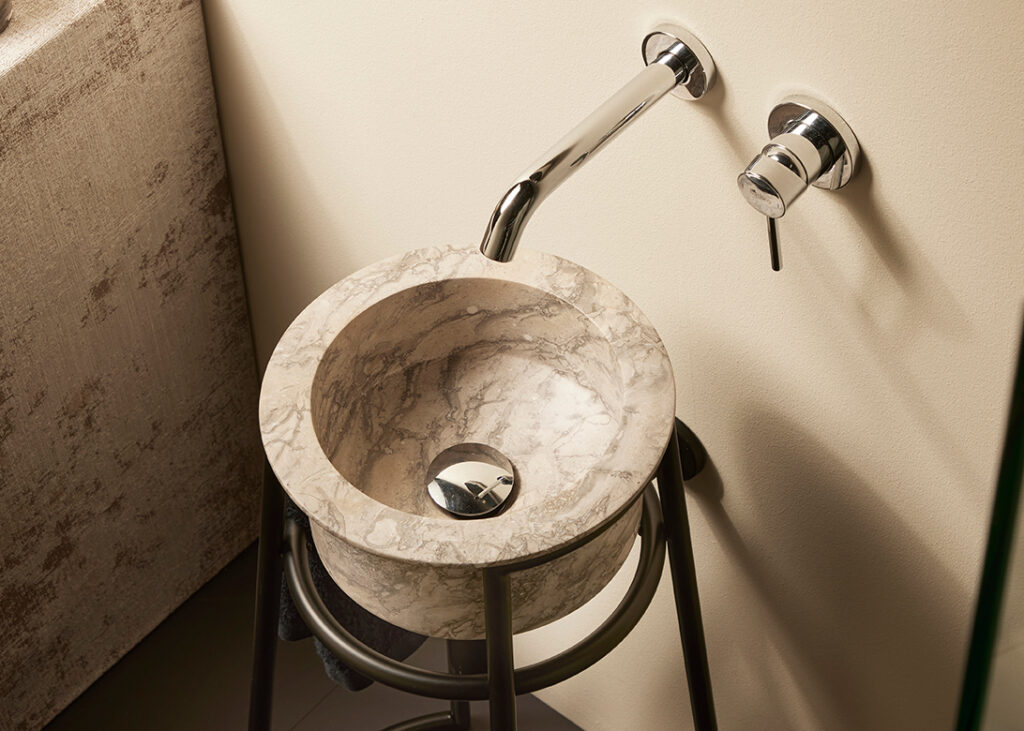 La piedra natural toma el protagonismo en el baño con los nuevos lavabos de Bathco