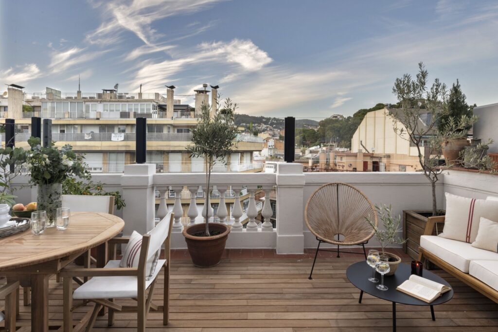 La magia del diseño de interiores en un ático de Barcelona