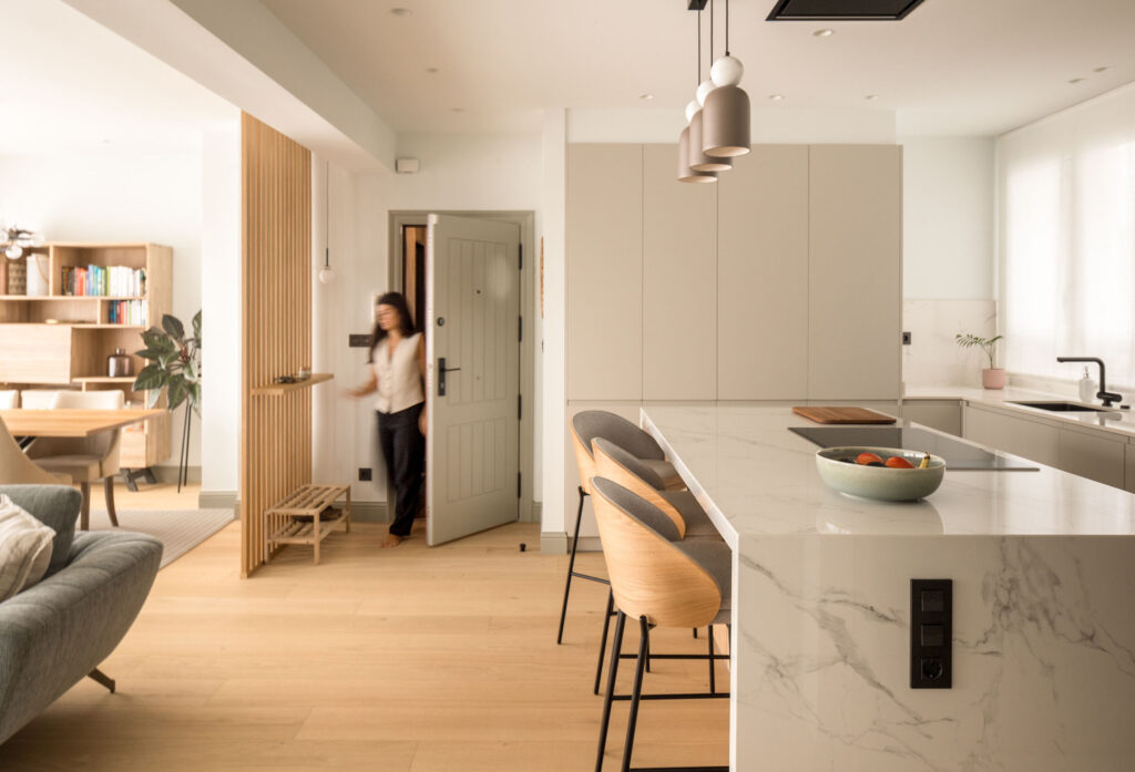 De espacio oscuro a un hogar luminoso en el centro de Bilbao