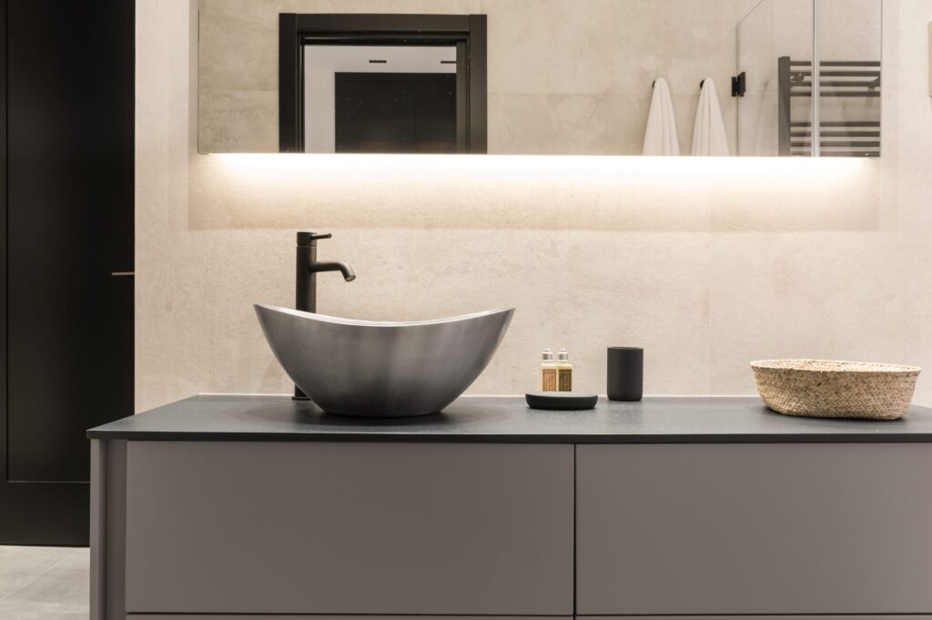 Baños grises: Explorando la elegancia atemporal