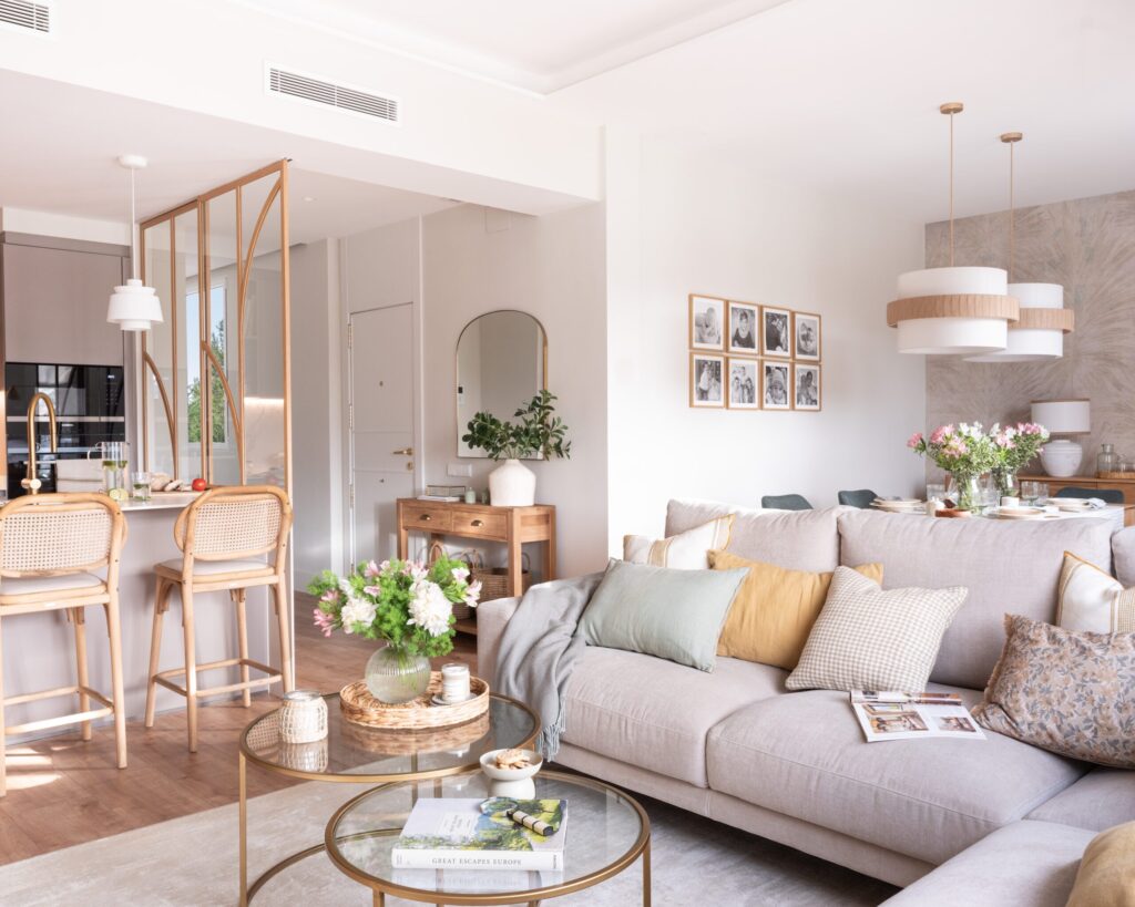 Una vivienda redefinida con la armonía de lo cotidiano