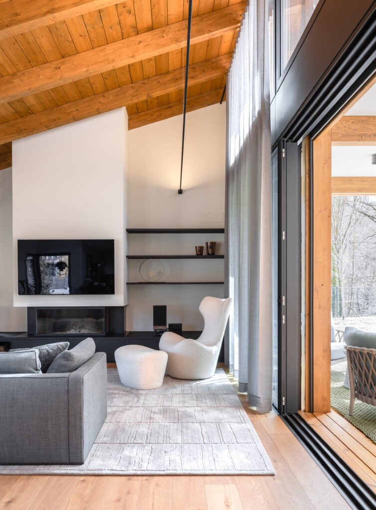 Una casa que abraza el paisaje