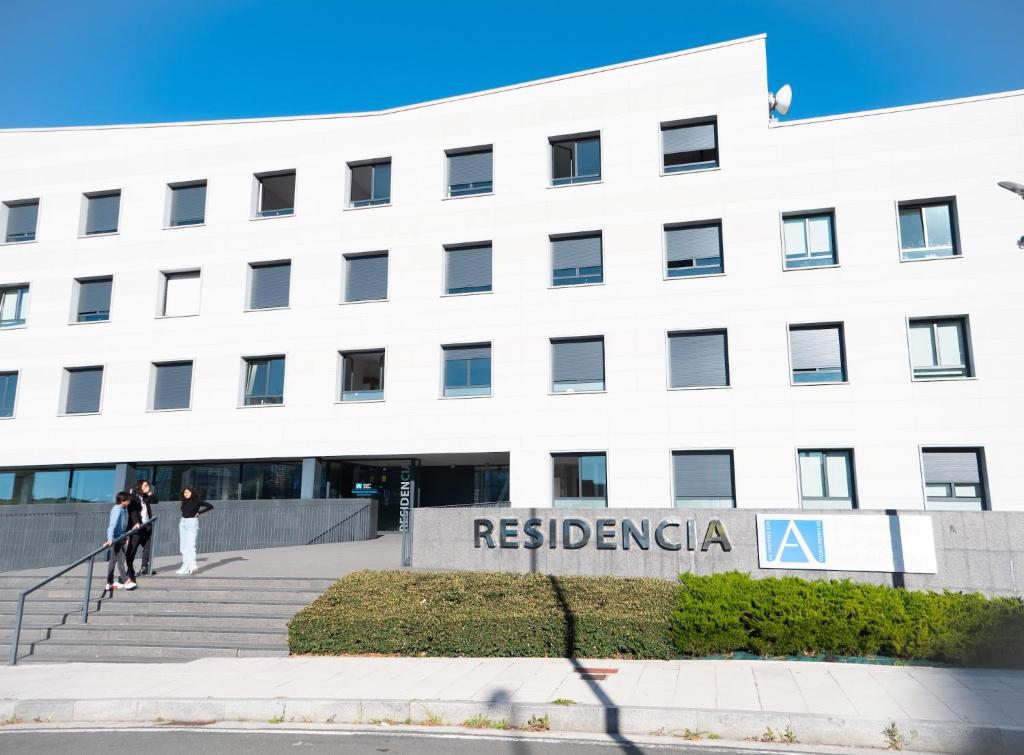 Residencia UNEATLÁNTICO: Contract aplicado al entorno universitario