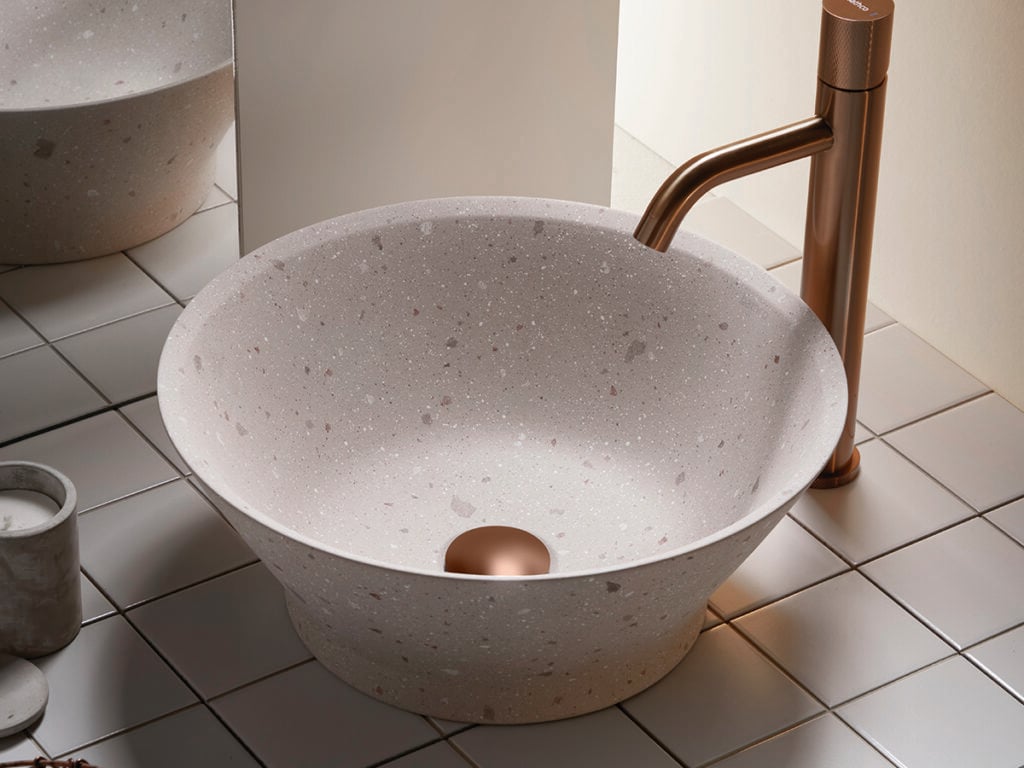La apariencia de la roca llevada al lavabo por Bathco