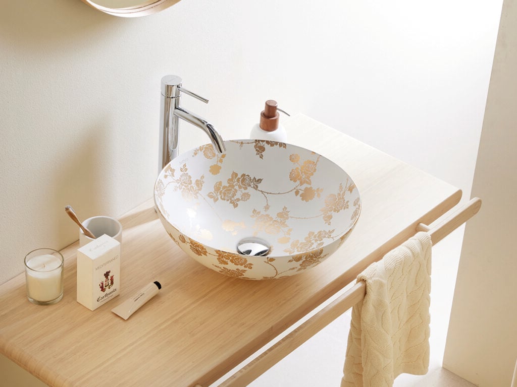 Bathco incorpora nuevas decoraciones en acabado oro dentro de Atelier