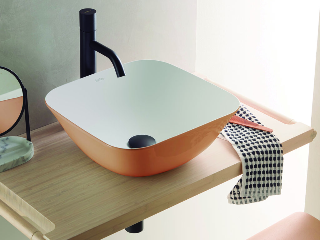 El color amplía las posibilidades de la porcelana