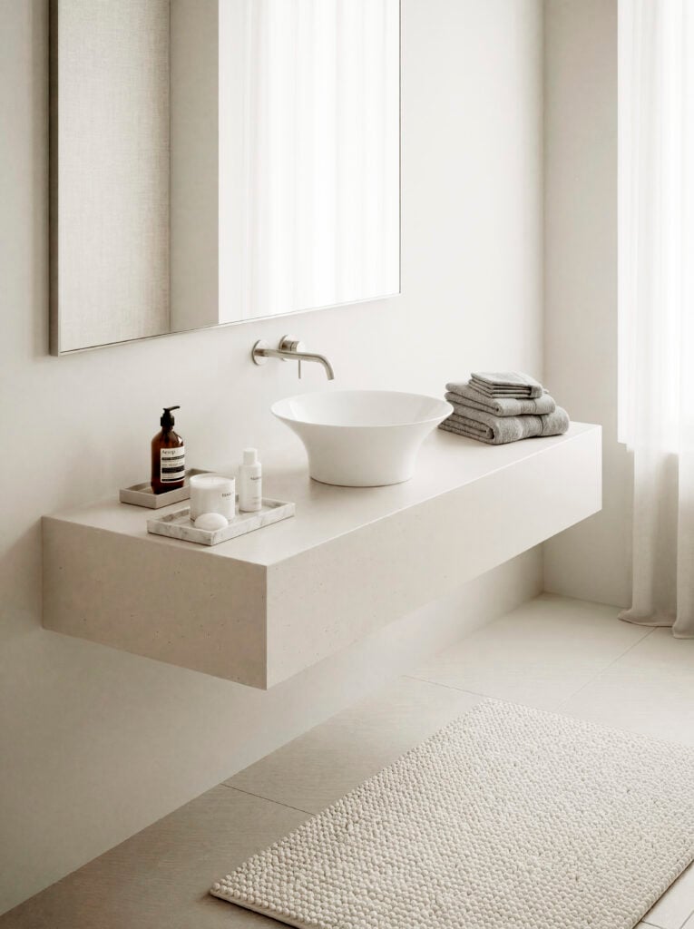 Bathco presenta Pure White: la porcelana en su forma más esencial