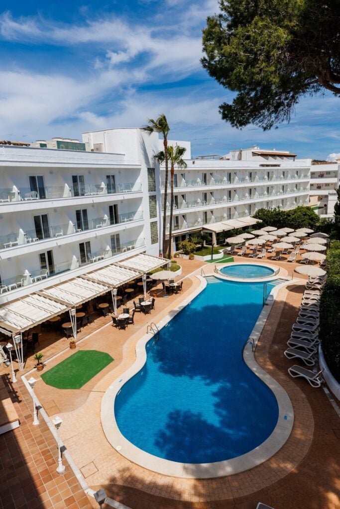 O7 Alondra: diseño mediterráneo en Cala Ratjada